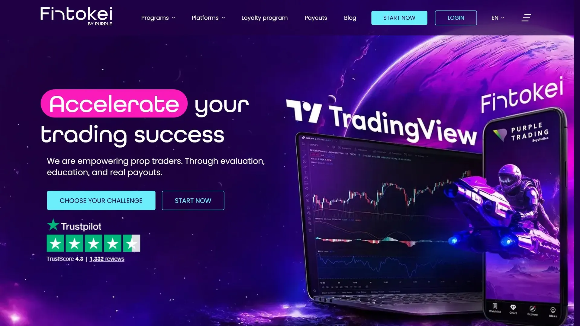 Page d'accueil du site Fintokei : titre « Accelerate your trading success » sur un fond violet, illustration spatiale et logo TradingView, note Trustpilot 4,3